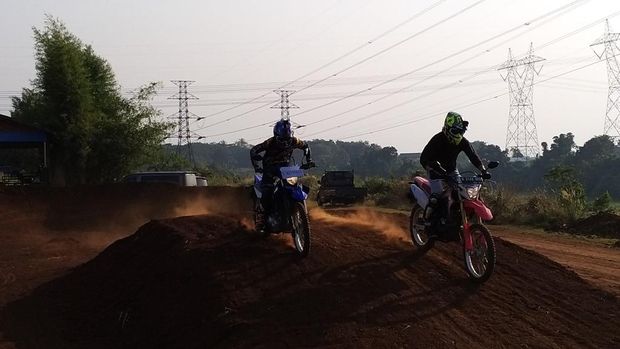 Honda CRF150L vs Yamaha WR155R