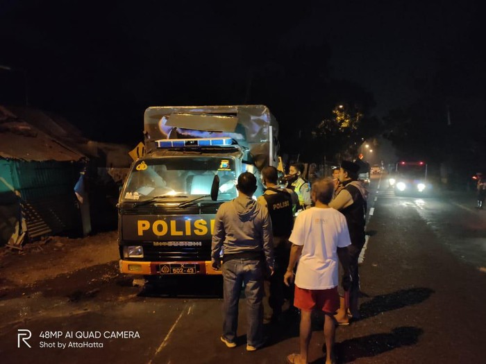 Iring-Iringan Mobil Polres Jember Kecelakaan Beruntun