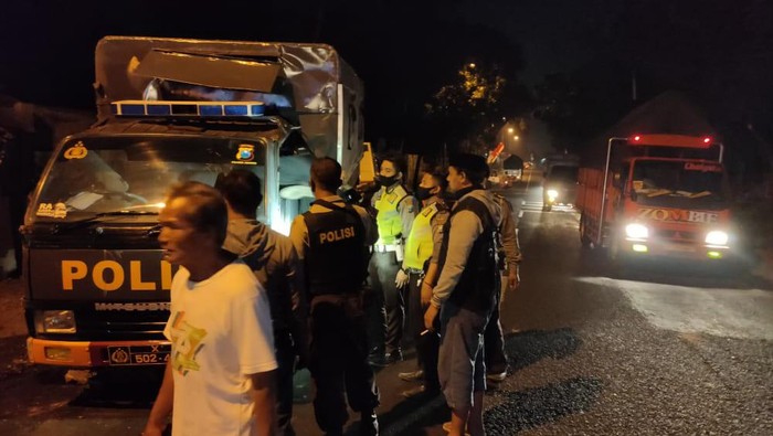 Iring-Iringan Mobil Polres Jember Kecelakaan Beruntun