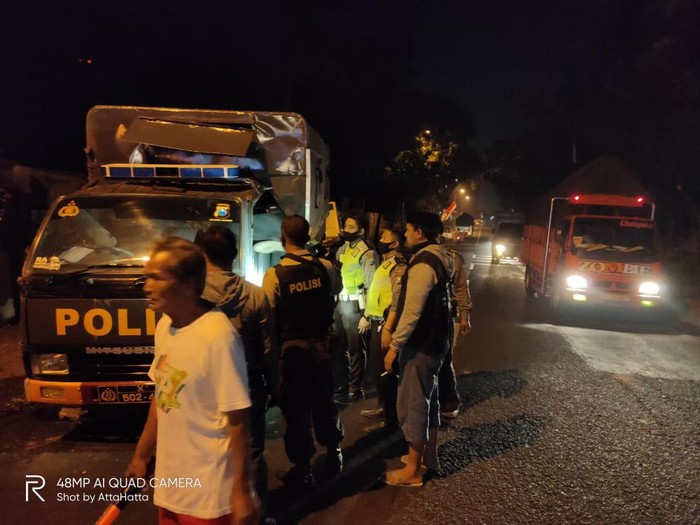Iring-Iringan Mobil Polres Jember Kecelakaan Beruntun