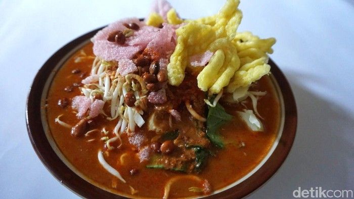 Jajan Asinan Betawi hingga Tahu Gejrot di Sini