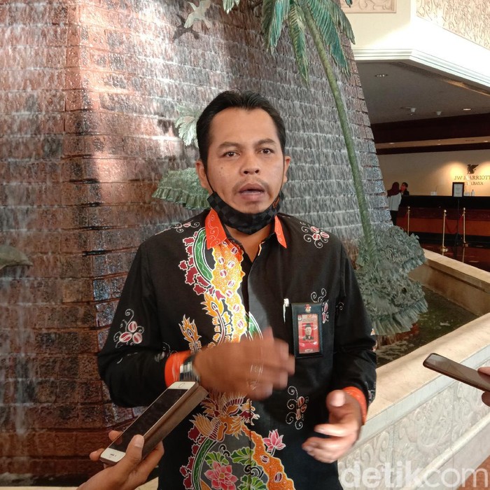 Tahapan kampanye dalam Pilkada Serentak 2020 akan dimulai pada 26 September sampai 5 Desember 2020. KPU Jawa Timur memperbolehkan kampanye akbar di tengah pandemi COVID-19.
