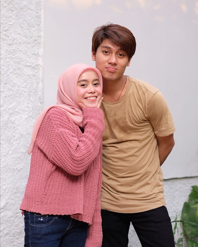  Lesti Kejora kini tengah jadi perbincangan karena usai menggelar konser ulang tahun yang ke-21 mendapatkan ucapan manis dari aktor Rizky Billar. Rizky dan Lesti kini memang sedang dijodoh-jodohkan oleh netizen. Foto: Instagram @lestykejora.