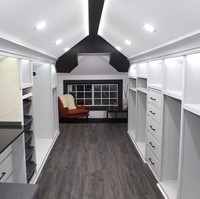 Perlu tiga minggu bagi Rodolfo untuk membuat ruang pakaian ini. Biaya yang dikeluarkan juga tidak sedikit, sekitar USD 30 ribu atau sekitar Rp 438 juta. Foto: Dok. Remodeling & Design LLC