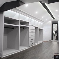 Rodolfo mengerjakan proyek ini dengan bantuan rekan-rekannya. Setelah jadi, lemari ini bisa memuat pakaian seluruh anggota keluarga. Tak hanya untuk istri tapi juga dirinya sendiri dan anaknya. Foto: Dok. Remodeling & Design LLC