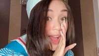 Tak disangka, saat live Instagram berlangsung, Justin Bieber memilihnya sebagai teman live Instagram. Foto: Instagram Lula Lahfah