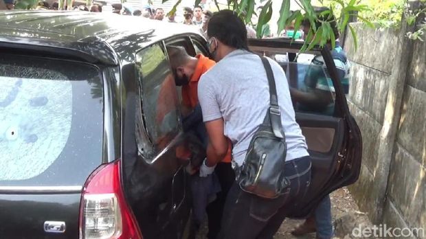 Mayat Pria dalam Mobil di Purwakarta
