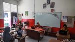 Melihat Proses Mengajar Online di SDN 05 Pagi Joglo Jakarta Barat