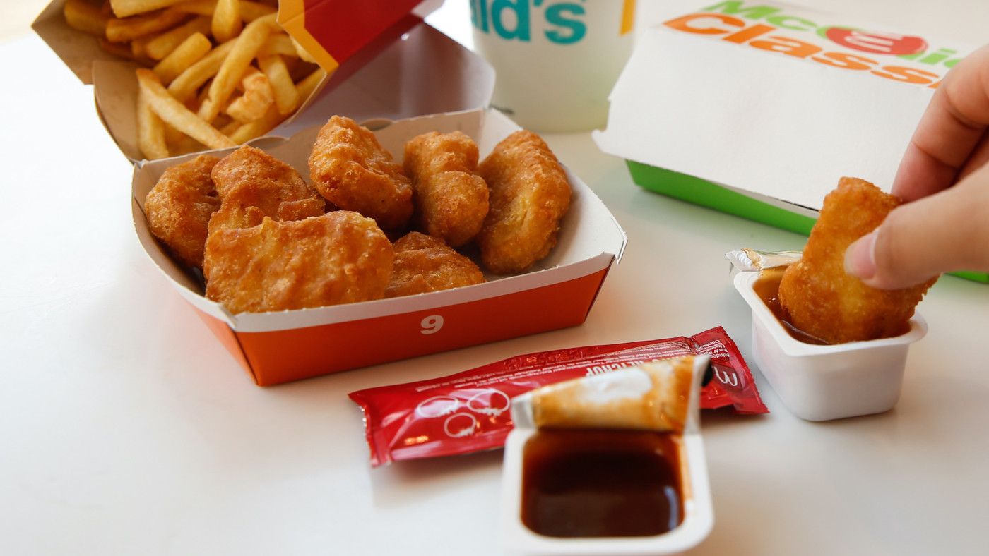Temukan Masker Sekali Pakai di Nugget McD