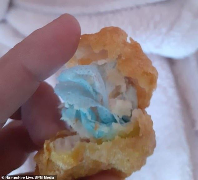 Temukan Masker Sekali Pakai di Nugget McD