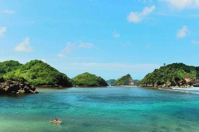 Pantai Teluk Asmoro