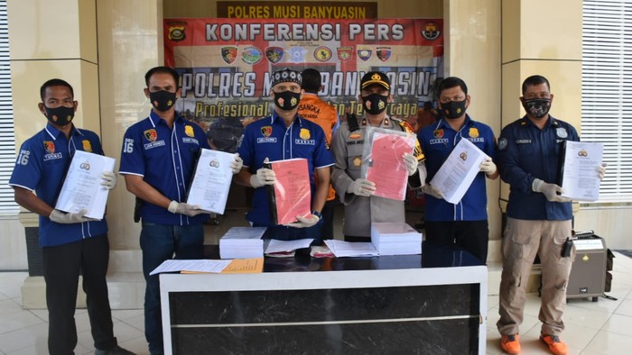 Polisi limpahkan berkas kasus dugaan korupsi Eks Kadis PU Musi Banyuasin (Raja-detikcom)