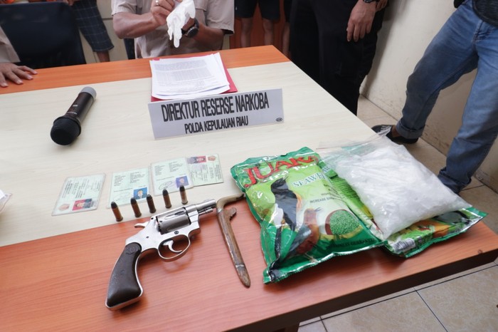 Polisi tangkap rampok bersenpi di Batam (dok. Istimewa)