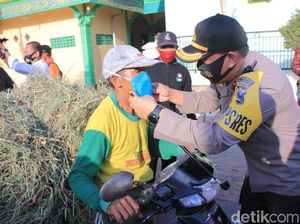 Lagi, Ribuan Masker Dibagikan ke Warga Madiun Cegah COVID-19