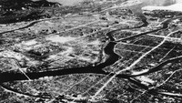 Diketahui, saat itu Kota Hiroshima memiliki populasi penduduk sekitar 350 ribu orang. Dijatuhkannya bom uranium oleh pesawat pembom AS di atas kota Hiroshima pada 6 Agustus 75 tahun silam mengakibatkan 140 ribu orang tewas dan ribuan lainnya terluka. Keystone/Getty Images.
