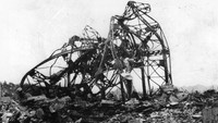 Penampakan salah satu kerangka bangunan teater yang luluh lantak akibat serangan bom atom yang terjadi di Hiroshima pada 6 Agustus 1945 silam.  Keystone/Getty Images.