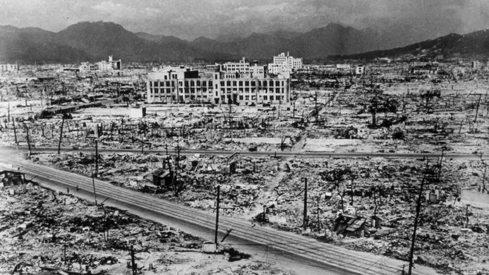Potret Hiroshima Hancur Lebur Imbas Bom Atom 1945 Tepat 75 tahun silam salah satu kota terbesar di Jepang, Hiroshima, jadi sasaran bom atom Sekutu. Diperkirakan ratusan ribu orang jadi korban dari serangan itu.