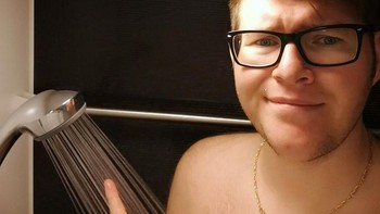 Beginilah pengalamanku saat mandi di Tokyo, kepalaku hampir terbentur langit-langit saat berdiri di kamar mandi Foto: Brightside