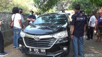 Dilihat detikcom, Kamis (6/8/2020) siang, kondisi mobil yang ditumpangi pelaku masih tampak utuh.