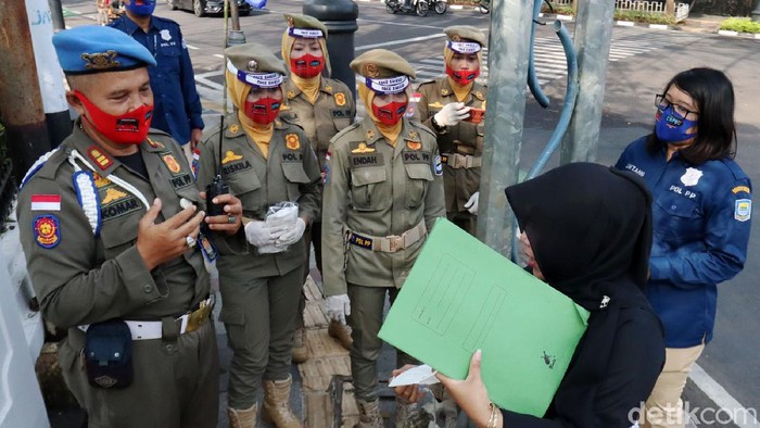 Satpol PP Sidak ASN Tak Bermasker di Balai Kota Bandung