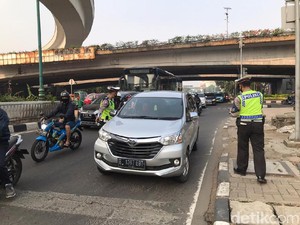 Sanksi Bagi Pelanggar Ganjil Genap yang Berlaku Hari Ini