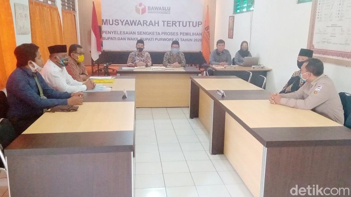 Sidang sengketa bapaslon independen Purworejo vs KPU di Bawaslu Purworejo
