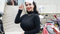 Ia pun menjelaskan jika foto tersebut diambil dari lokasi syuting di mana Siva beradu peran dengan Zack Lee. Pool/Noel/detikFoto.