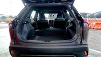 Sedangkan Corolla Cross versi hybrid menggendong mesin dengan kode 2ZR-FXE berkapasitas 1.798 cc 4-silinder DOHC dengan teknologi VVT-i yang sanggup menghasilkan power maksimum sebesar 98 PS dan torsi 142,1 Nm. Mesin itu dikolaborasikan dengan motor listrik yang mampu menghasilkan power maksimum sebesar 72 PS dan torsi sebesar 162,7 Nm. Foto: Dok. Toyota Astra Motor