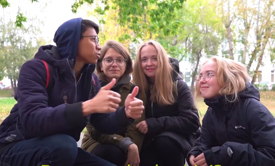 Turah Parthayana dan kedekatannya dengan gadis-gadis asal Rusia