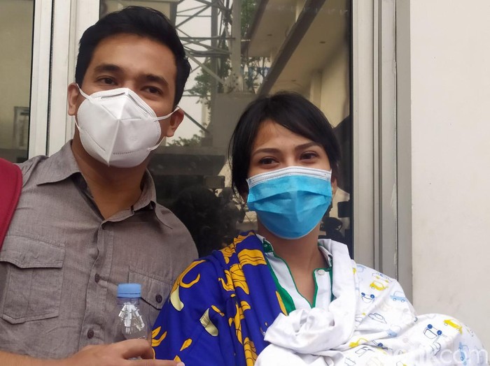 Vanessa Angel menyambangi Kejari Jakbar. Kedatangannya untuk menjalani proses pelimpahan kasus psikotropika yang menjerat dirinya.