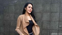 Vernita Syabilla memberikan bantahan atas keterangan polisi terkait kasus dugaan prostitusi di Lampung. Pool/Noel/detikFoto.