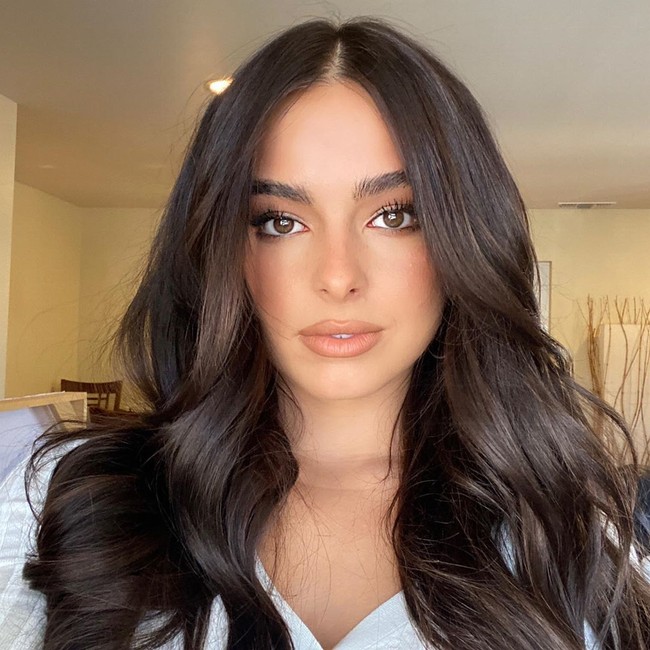 Seperti dikutip dari CNNIndonesia.com, Addison Rae ada di urutan kedua daftar akun artis TikTok dengan followers terbanyak di dunia. Addison memiliki  69,9 juta pengikut. Pada 22 Juni 2020, penari asal Amerika ini telah mengumpulkan lebih dari 2 juta fitur suka dan 49,3 juta pengikut. Foto: Instagram @addisonraee