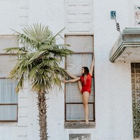 Enam bulan setelah mulai main TikTok, Addison memutuskan untuk pindah ke Los Angeles untuk membangun kariernya sebagai influencer. Dilansir Forbes, ia pun semakin banyak mendapat konten bersponsor hingga akhirnya direkrut oleh agensi talent WME. Foto: Instagram @addisonraee