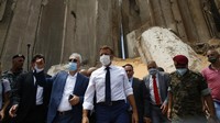 Presiden Prancis Emmanuel Macron tiba di Beirut untuk menawarkan dukungan Prancis ke Lebanon. AP Photo/Thibault Camus  