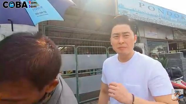 Begini Nih Reaksi Orang Korea Saat Cicip Tahu Bulat dan Rujak Buah