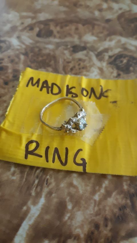 Cincin di Bawang Putih