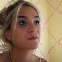 Claudia Conway juga mengaku ibunya sampai membuatnya ditangkap dengan tuduhan palsu beberapa minggu kemarin. Kini video yang menampilkan momen Claudia mengungkapkan mengenai keburukan ibunya itu sudah tidak bisa dilihat lagi di TikTok. Foto: Instagram @ claudiamconway