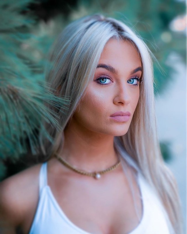 Kepada para followers di TikTok, Claudia Conway juga bertanya bagaimana caranya mendapatkan pengacara pro bono. Saat ditanya pengacara seperti apa yang dibutuhkannya, dia menjawab memerlukan pengacara keluarga. Foto: Instagram @ claudiamconway