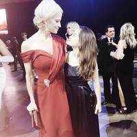 Setelah pekan kemarin, Claudia terus-menerus menyerukan untuk melengserkan Donald Trump, pada Kamis (6/8/2020) kemarin dia tampil live di TikTok dan berbicara mengenai ibunya, Kellyanne Conway. Seperti dikutip Daily Mail, dalam videonya di TikTok itu, anak remaja 15 tahun itu mengaku ibunya telah melakukan penyiksaan padanya secara fisik dan mental selama bertahun-tahun. Foto: Twitter @ claudiamconway