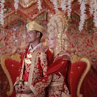 Pria bernama Danil Gustian (25 tahun) menikahi wanita asal Prancis, Clementin Vincent. Kisah cinta mereka bersemi di Sumatera Barat, kampung halaman Danil. Foto: Dok. pribadi Clementin Vincent.