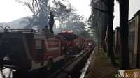 Sedikitnya ada 12 unit pemadam kebakaran dari Kota dan Kabupaten Bogor serta Kota Depok diterjunkan ke lokasi.