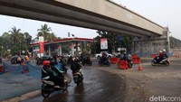 Pemasangan girder dilakukan di Kamis malam (6/8).