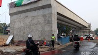 Seperti diketahui, flyover ini dibangun oleh pemerintah Provinsi Jawa Barat untuk mengurai kemacetan yang biasa terjadi di jalan tersebut.