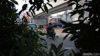 Kemacetan biasa terjadi di jam-jam sibuk seperti di pagi dan sore hari atau berangkat dan pulang berkerja.