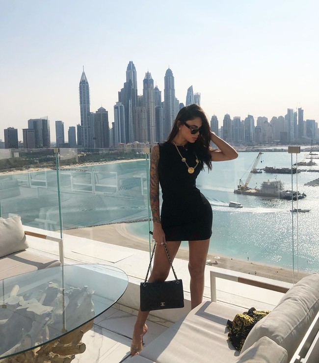 Mereka mengatakan bahwa saya bahkan mungkin berprasangka buruk, tetapi menuntut tes negatif belakangan ini adalah hal yang wajar. Ini sangat sederhana dan menjamin keamanan kami. Beberapa menolak untuk mengikuti tes, mengatakan itu tidak perlu, jelas Santos seperti dikutip dari Daily Star. Foto: Instagram @officialiasminsantos