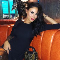 Saya sudah mengubah payudara saya sebanyak tiga kali. Jika ada sesuatu dalam diri saya yang mengganggu saya dan saya bisa mengubahnya, maka saya akan mengubahnya, jelas Santos. Foto: Instagram @officialiasminsantos