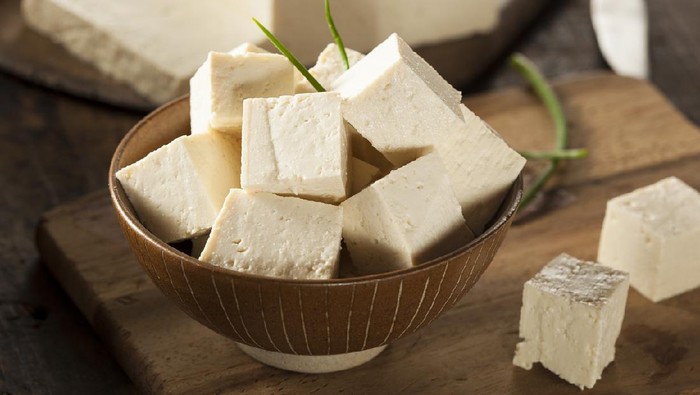 Ilustrasi tahu Organic Raw Soy Tofu on a Background