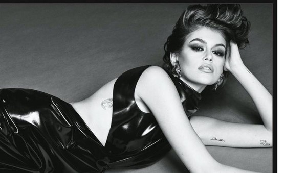 Foto: Kaia Gerber yang Makin Mirip dan Seseksi Sang Ibu Cindy Crawford