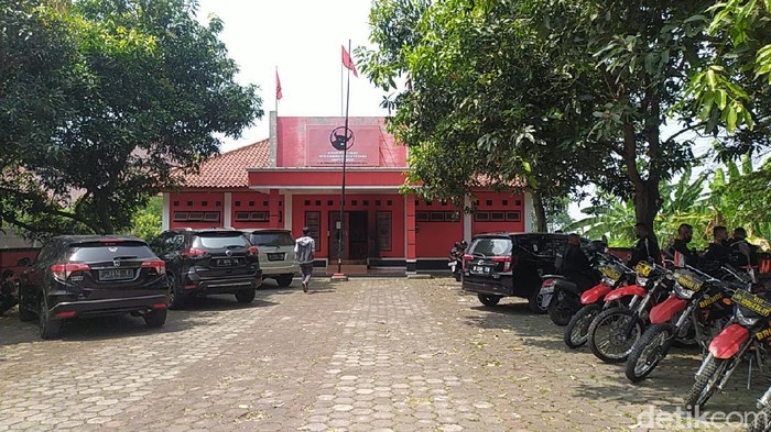 Kantor DPC PDIP Cianjur dibom molotov