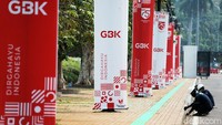 Nuansa merah putih terlihat ramai dan semarak di sepanjang pedestrian kawasan GBK Senayan.